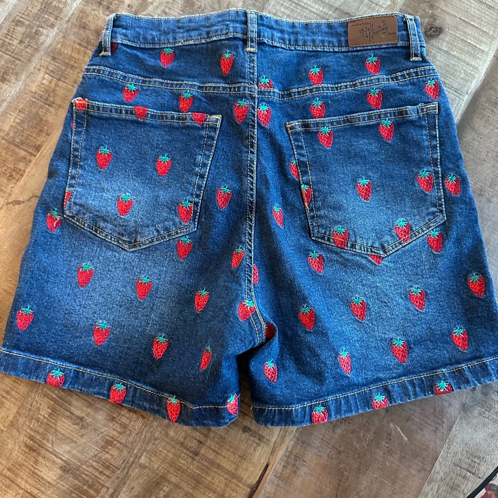 Hell Bunny Denim Shorts with Embroidered Strawberries ๐ - Picture 5 of 11
